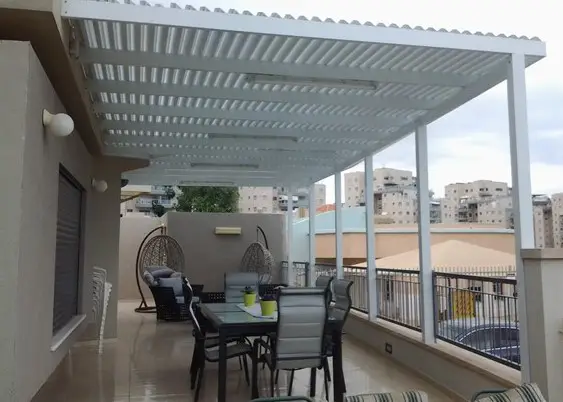 "עיצוב פרגולות מותאם אישית למבנים שונים
