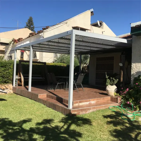 פרגולות אלומיניום חדשניות: הצללה שמשנה את החצר שלכם